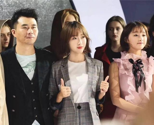 真的假的？這場(chǎng)大衣發(fā)布會(huì)吸引了數(shù)十位明星空降？