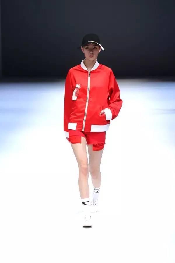 中國(guó)國(guó)際時(shí)裝周｜DAY6，一邊看秀一邊買買買，用心擁抱商業(yè)落地